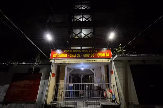 Hà Nội di dời dân ở chung cư cũ trong đêm để tránh bão số 3