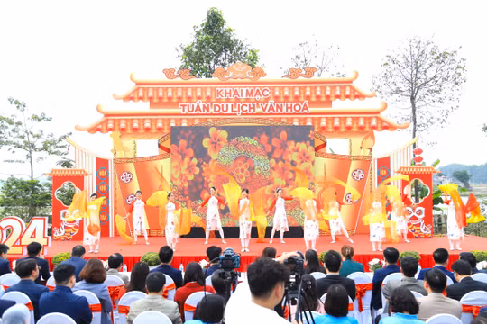 Khai mạc Tuần du lịch văn hoá “Hành trình di sản từ Đền Sái về Cổ Loa”