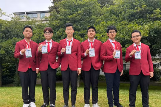 Đoàn học sinh Việt Nam đạt 2 Huy chương Bạc, 3 Huy chương Đồng tại Olympic Toán quốc tế