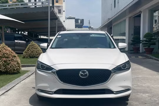 Doanh số ảm đạm, Mazda6 lược bớt phiên bản tại Việt Nam