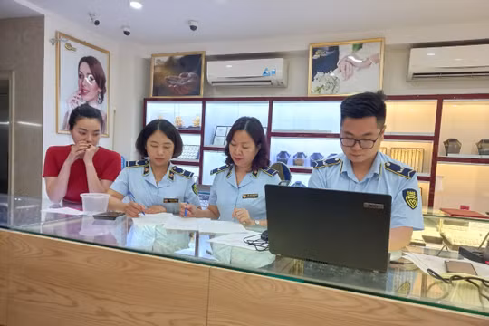 Quảng Ninh: Phát hiện cửa hàng bán vàng giả mạo nhãn hiệu, đề nghị xử phạt 90 triệu đồng