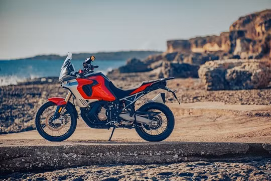 Cận cảnh mô tô địa hình MV Agusta Enduro Veloce 2024