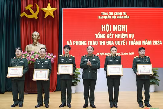 Báo Quân đội nhân dân khen thưởng các tập thể, cá nhân có thành tích xuất sắc trong Phong trào Thi đua Quyết thắng