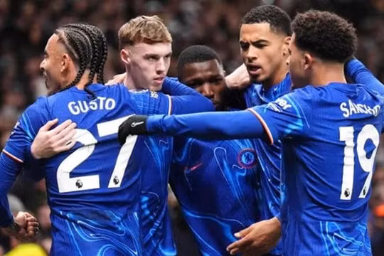 Chelsea ngược dòng ngoạn mục thắng 4-3 tại Tottenham