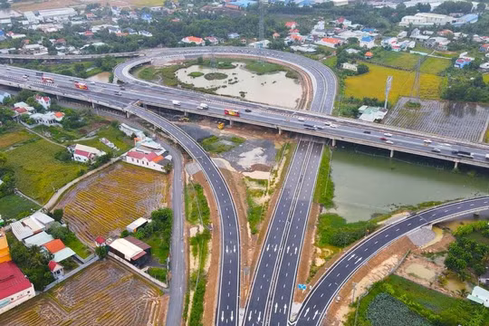 Tập trung nguồn lực thi công, đưa cao tốc Bến Lức - Long Thành vào khai thác