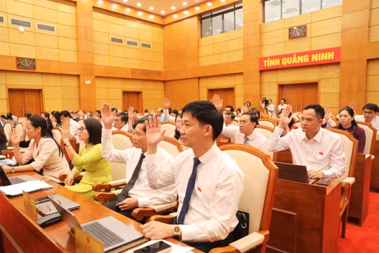 Kỳ họp thứ 22, HĐND tỉnh Quảng Ninh khóa XIV thông qua 11 nghị quyết quan trọng