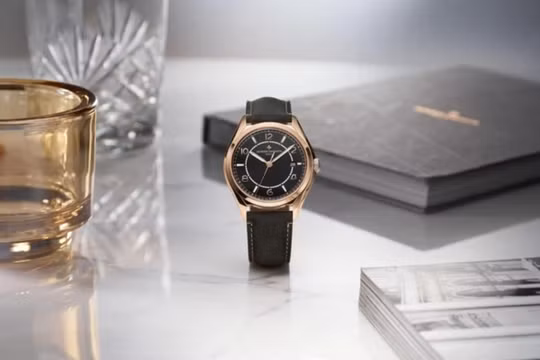 Vang bóng… vượt thời: Vacheron Constantin làm mới thiết kế đồng hồ Fiftysix hoài cổ