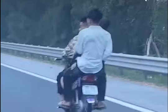 Xử phạt nhóm thanh niên 'kẹp 3' trên cao tốc Hà Nội - Hải Phòng