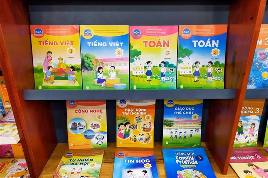 Giảm giá SGK góp phần tích cực trong phát triển kinh tế - xã hội 5 tháng đầu năm