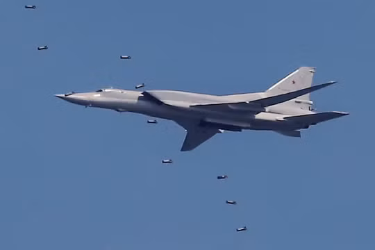 Ukraine nói bắn hạ 'cỗ máy dội bom' chiến lược Tu-22M của Nga