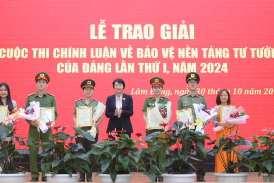 Lâm Đồng trao giải Cuộc thi chính luận về bảo vệ nền tảng tư tưởng của Đảng tỉnh lần thứ I