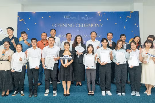 Hotel Academy Việt Nam khai giảng lớp quản trị khách sạn và trao học bổng toàn phần Vet By EHL