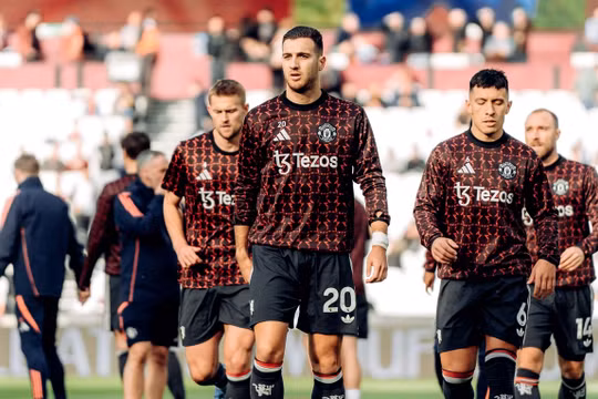 Man Utd cạn tiền mua sắm