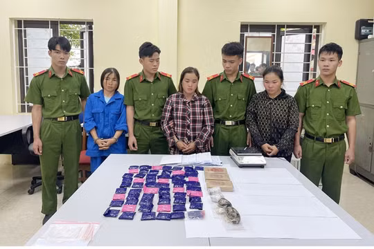 Bắt quả tang 2 "nữ quái" vận chuyển 3 bánh heroin cùng hơn 11 nghìn viên ma túy