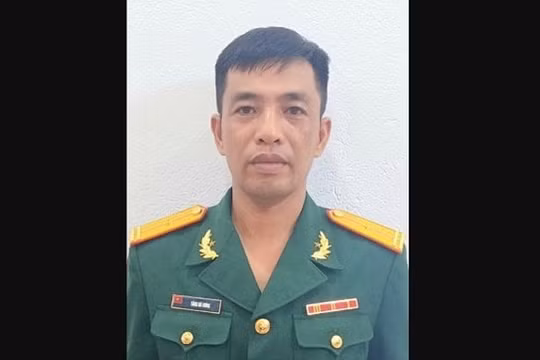 Truy tặng Huân chương Bảo vệ Tổ quốc hạng Ba cho Trung tá Tăng Bá Hưng