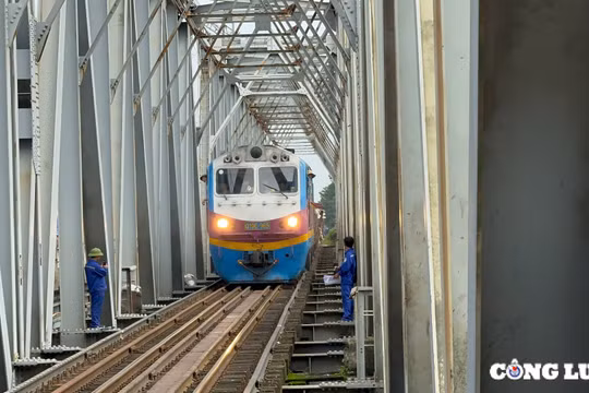 Thử tải cầu Long Biên và cầu Đuống, sẵn sàng chạy tàu trở lại