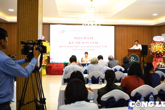 Gia Lai: Trao kỷ niệm chương nhân kỷ niệm 99 năm Ngày Báo chí Cách mạng Việt Nam