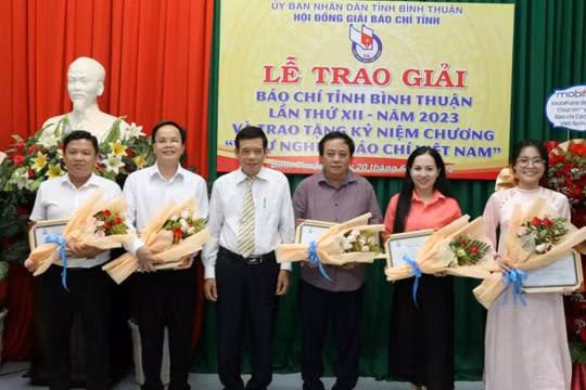 Khen thưởng 16 tác phẩm xuất sắc tại lễ trao giải Báo chí tỉnh Bình Thuận lần thứ 12