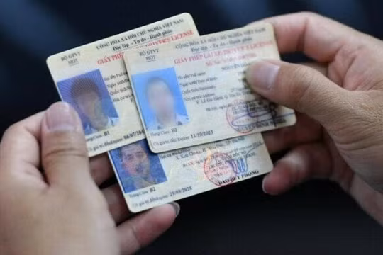 Nhu cầu cấp đổi giấy phép lái xe tăng cao khiến hết phôi ấn chỉ