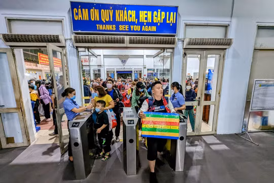 Người dân được cảnh báo về nguy cơ mua phải vé tàu không hợp lệ dịp Tết 2025