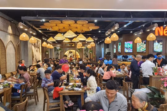 Người tiêu dùng Việt ngày càng thắt chặt chi tiêu, thách thức của ngành F&B