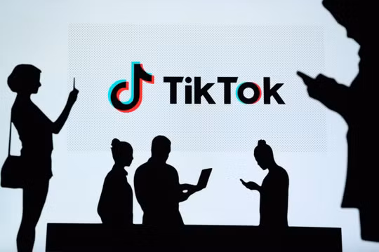 TikTok cắt giảm hàng trăm việc làm để thay bằng AI
