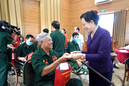 Hà Nam: Trên 16,4 tỷ đồng thăm hỏi, tặng quà người có công dịp kỷ niệm 77 năm Ngày Thương binh - Liệt sĩ