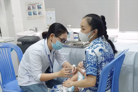 TP HCM: Triển khai tiêm chủng thêm nhiều loại vắc xin trong chương trình tiêm chủng mở rộng