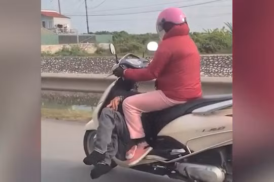 Chồng nhậu say "quên lối về", người vợ có màn hộ tống độc lạ