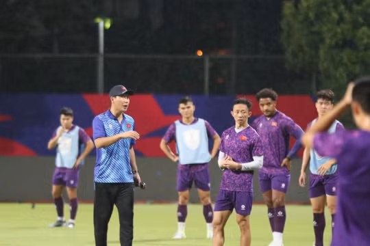 Đội tuyển Việt Nam rèn thể lực, sẵn sàng đối đầu Singapore