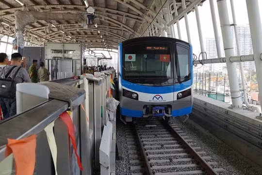 Gần 39 nghìn khách đi metro ngày đầu tuần