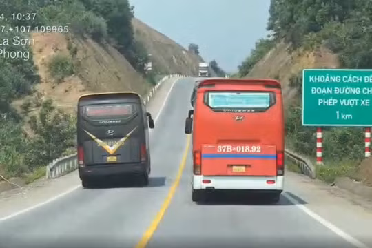 Cảnh sát giao thông ghi hình, xử phạt lái xe vượt ẩu trên cao tốc