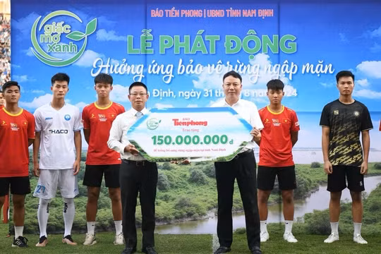 Báo Tiền Phong tổ chức trồng mới 1 ha rừng ngập mặn ven biển tại Nam Định
