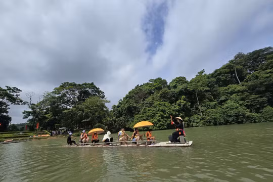 Đắm mình trong điệu then, đàn tính trên hồ Nà Nưa