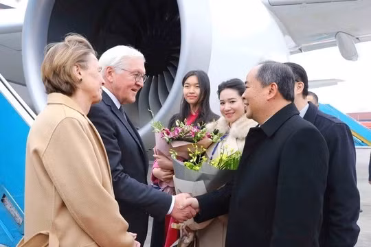 Tổng thống Đức đến Hà Nội, bắt đầu thăm cấp Nhà nước tới Việt Nam