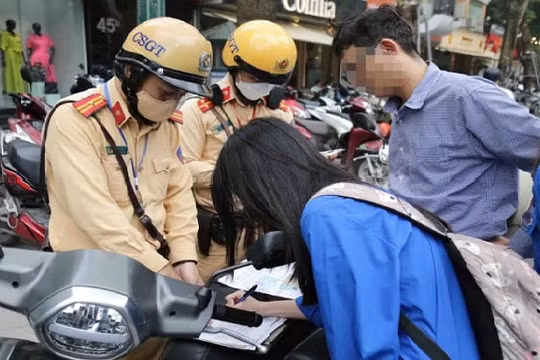Hà Nội: Xử lý hơn 1.600 trường hợp học sinh vi phạm trật tự an toàn giao thông