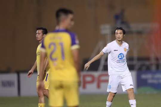 Nam Định FC thắng kịch tính đội chủ sân Hàng Đẫy