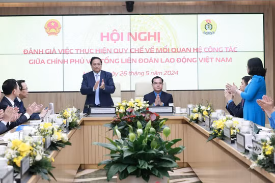 Thủ tướng Phạm Minh Chính: Nghiên cứu chính sách giảm giờ làm đối với người lao động