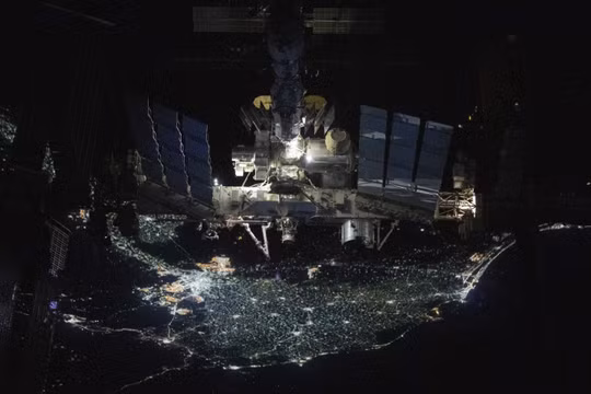 NASA và SpaceX sẽ phá hủy Trạm Vũ trụ Quốc tế như thế nào?