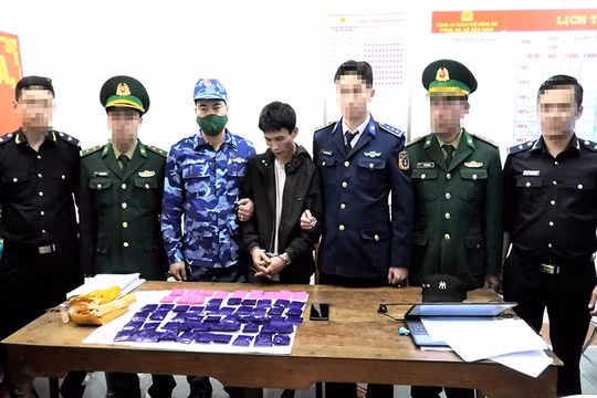 Bắt giữ đối tượng vận chuyển trái phép hơn 11 nghìn viên ma túy ở Quảng Bình