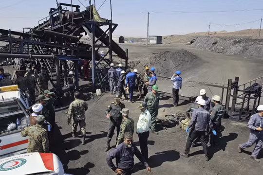 Nổ mỏ than ở Iran: Hơn 50 người chết và 18 người vẫn mắc kẹt