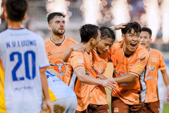 Đánh bại Sông Lam Nghệ An, HAGL tiếp tục dẫn ngôi đầu V.league 2024/25