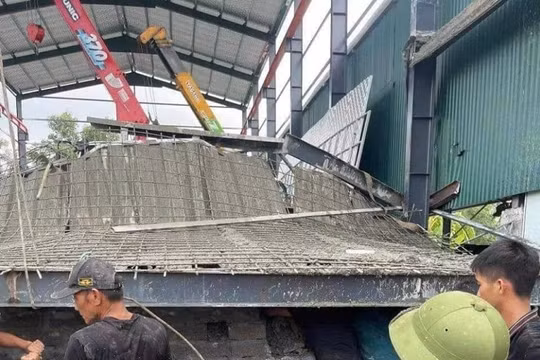 Ninh Bình: Sập giàn giáo sàn bê tông vừa đổ, 4 người thương vong