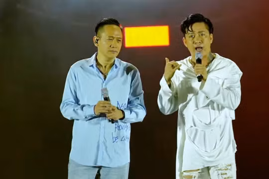 5.000 khán giả đội mưa xem Duy Mạnh, Tuấn Hưng hát