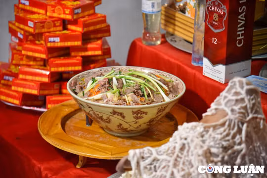 Người dân thích thú trải nghiệm các loại phở tại Festival Phở 2024