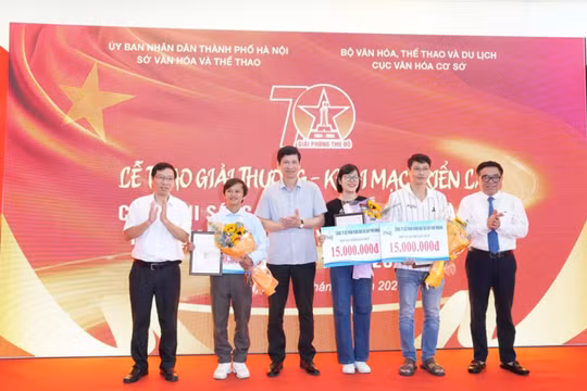 Trao giải Cuộc thi sáng tác tranh cổ động và logo kỷ niệm 70 năm Ngày Giải phóng Thủ đô