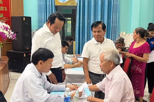 Quảng Nam: Khám bệnh miễn phí và tặng quà cho các gia đình nghèo, chính sách