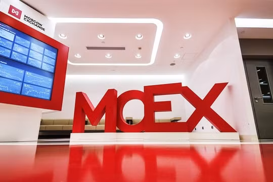 Sàn giao dịch Moscow đình chỉ giao dịch bằng USD và euro