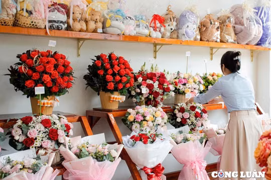 Giá hoa tươi “nóng" dần trong ngày lễ 20/10