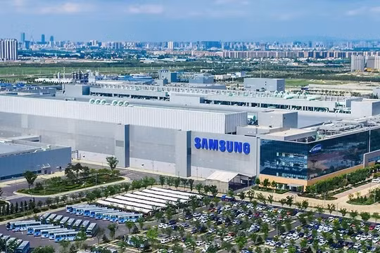 Samsung ế khách, hoãn nhận thiết bị sản xuất chip ASML